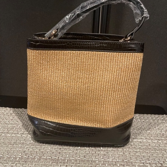 NWT Moda Luxe Vegan Danica Bucket Bag - Picture 3 of 10